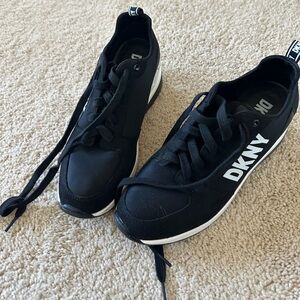 Women’s dkny sneakers 7.5